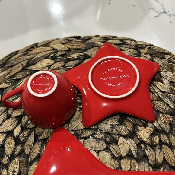 William Sonoma red star shaped espresso cups with saucers and 4 dessert plates. - Picture 4 of 4